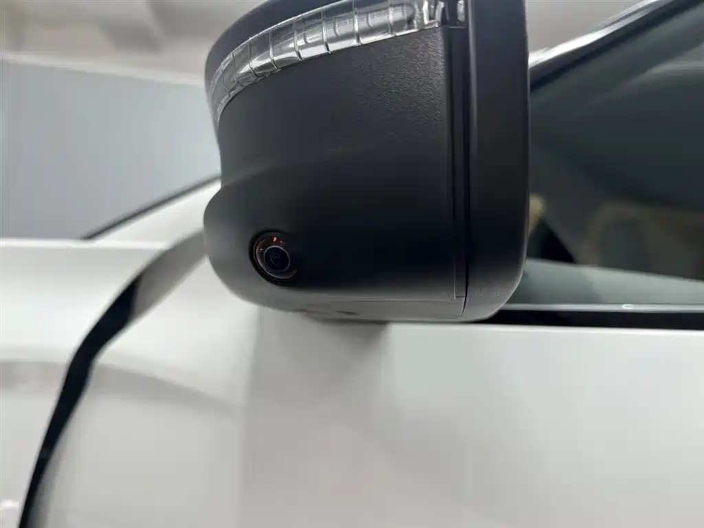 Audi Q6L e-tron — миниатюра 10