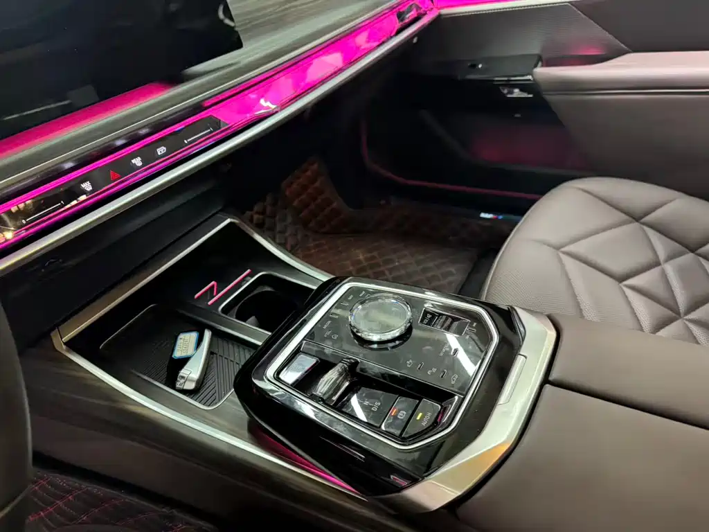 BMW 7 Series — миниатюра 5