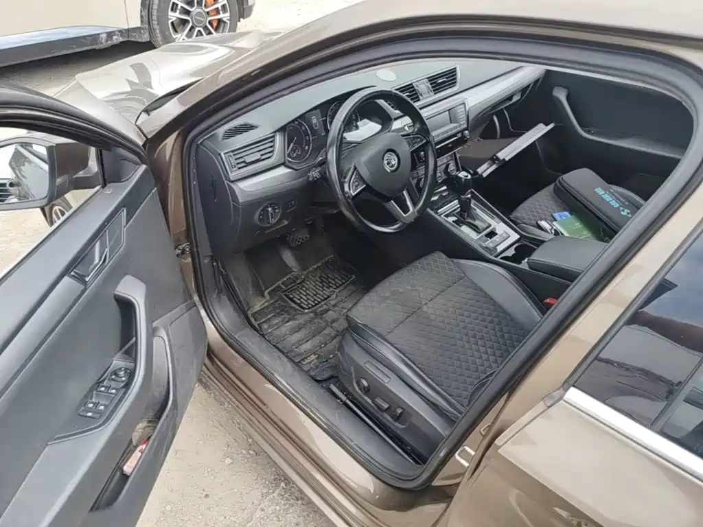 Skoda Superb — миниатюра 16