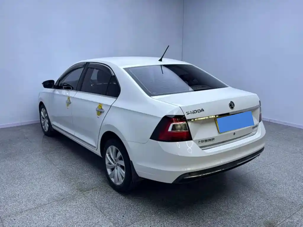 Skoda Rapid — миниатюра 8
