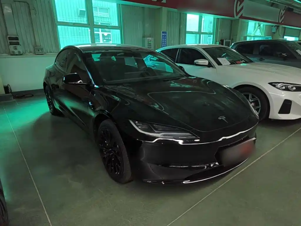Tesla Model 3 — миниатюра 4
