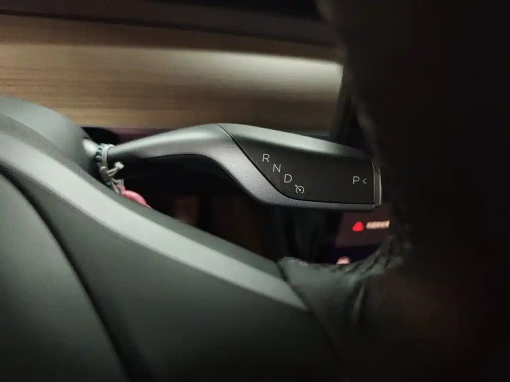 Tesla Model Y — миниатюра 7