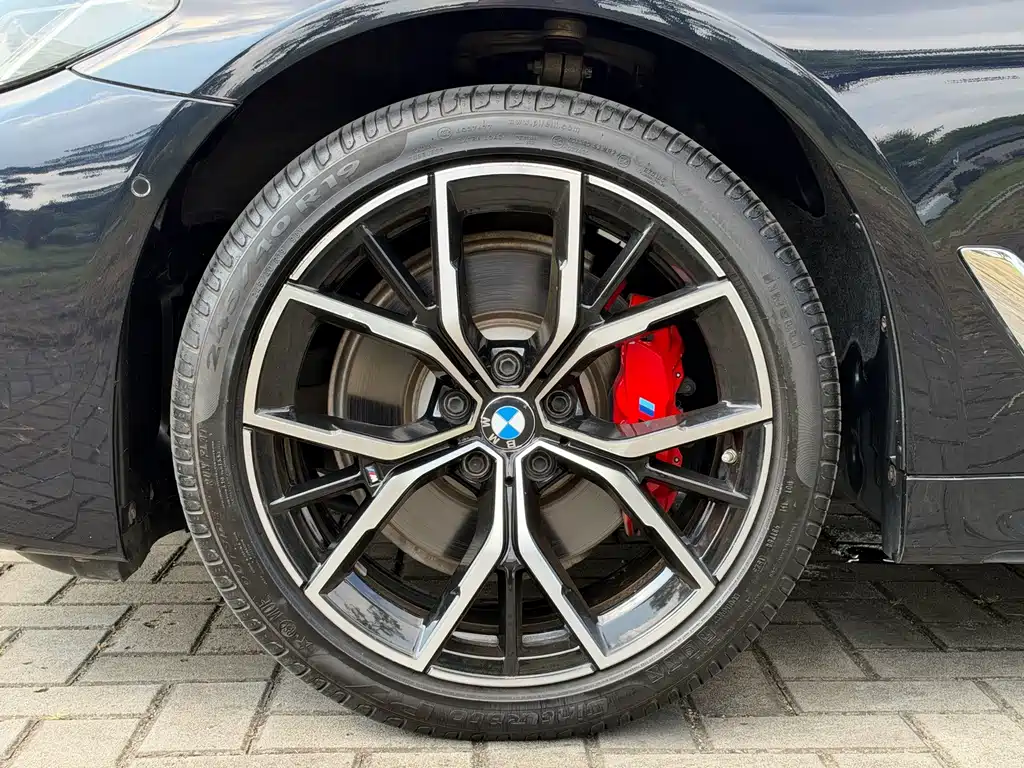 BMW 5 Series — миниатюра 23