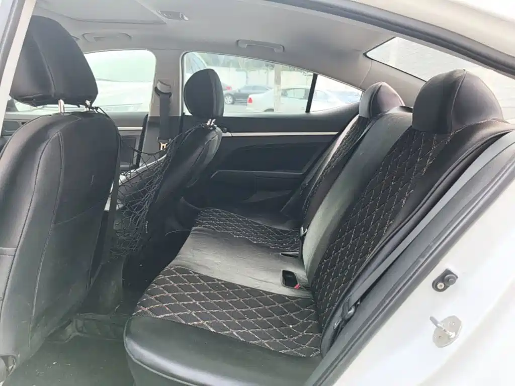 Hyundai Elantra — миниатюра 17