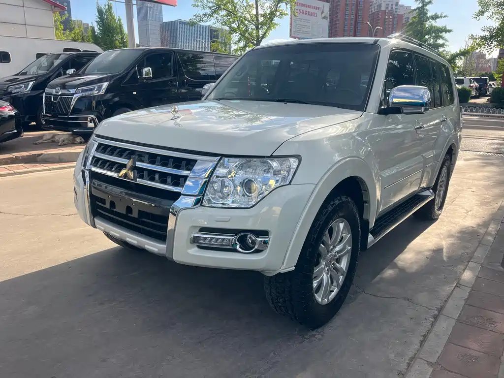 Mitsubishi Pajero (Import) 2019