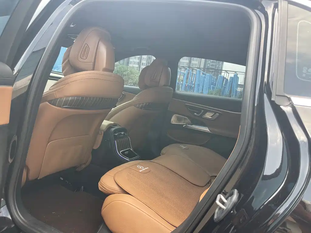 Mercedes-Benz E-Class — миниатюра 7