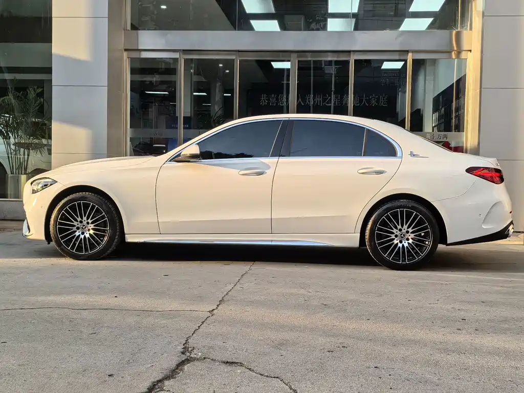 Mercedes-Benz C-Class — миниатюра 7