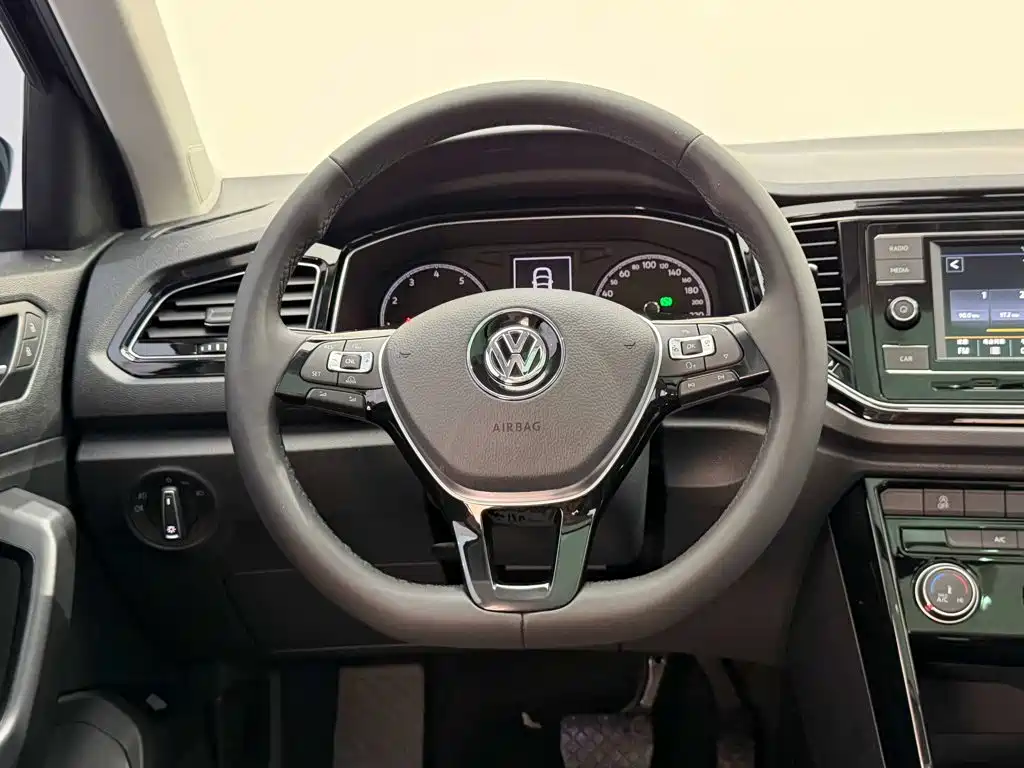 Volkswagen T-Roc — миниатюра 14