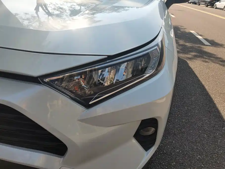 Toyota RAV4 — миниатюра 5