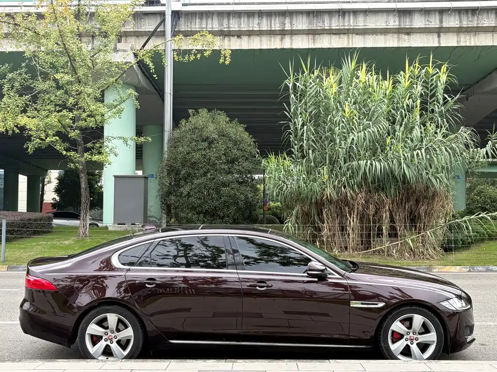 Jaguar XFL — миниатюра 7
