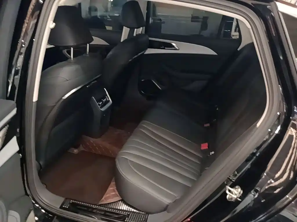 Hongqi Hongqi H5 — миниатюра 17