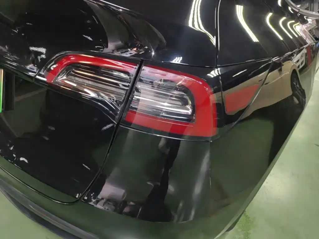 Tesla Model Y — миниатюра 8