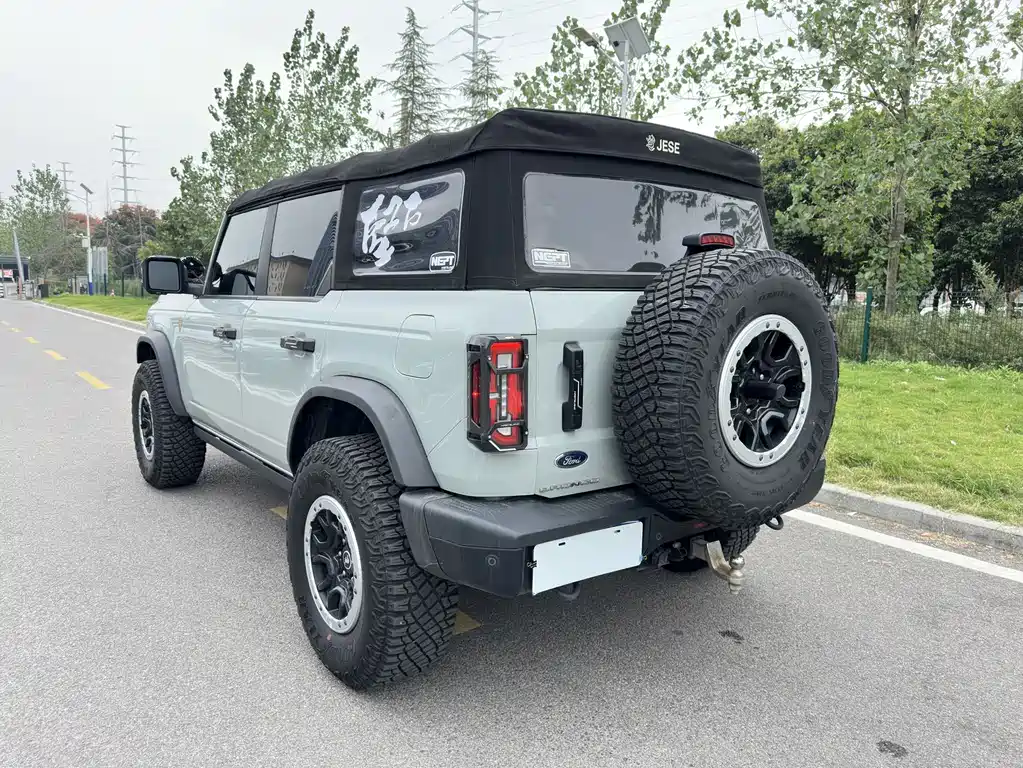 Ford Bronco — миниатюра 12