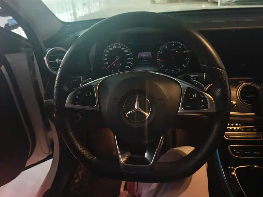 Mercedes-Benz E-Class — миниатюра 15