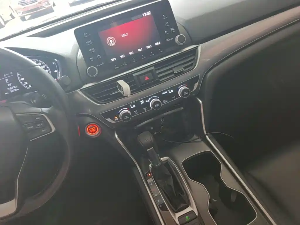 Honda Accord — миниатюра 13