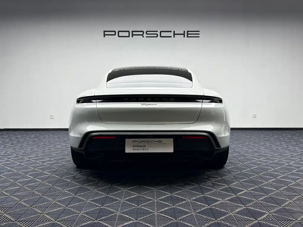 Porsche Taycan — миниатюра 7
