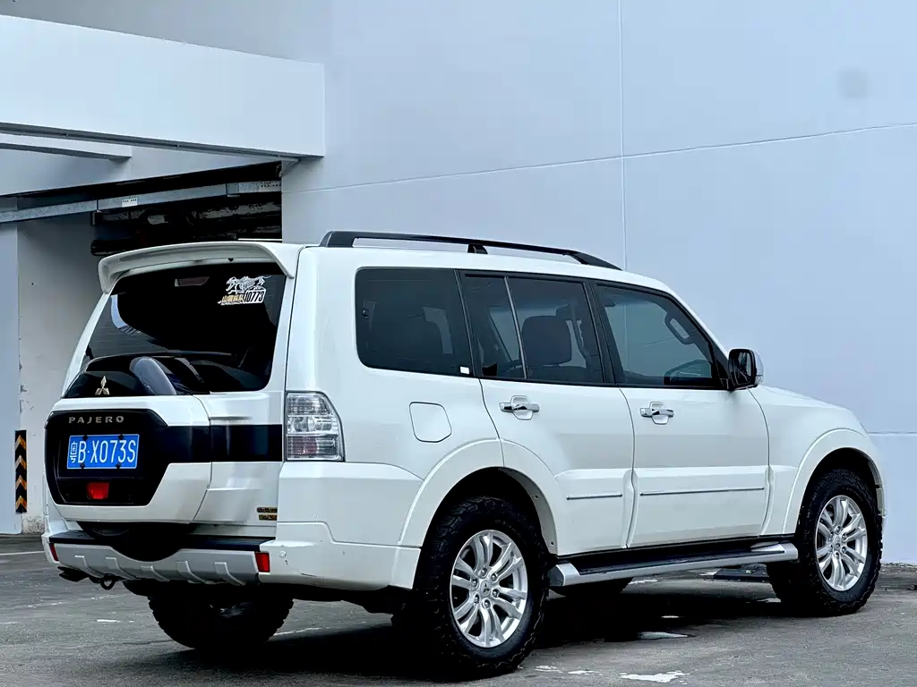 Mitsubishi Pajero (Import) — миниатюра 16