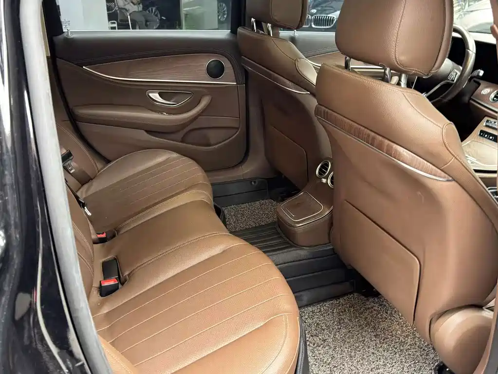 Mercedes-Benz E-Class — миниатюра 6