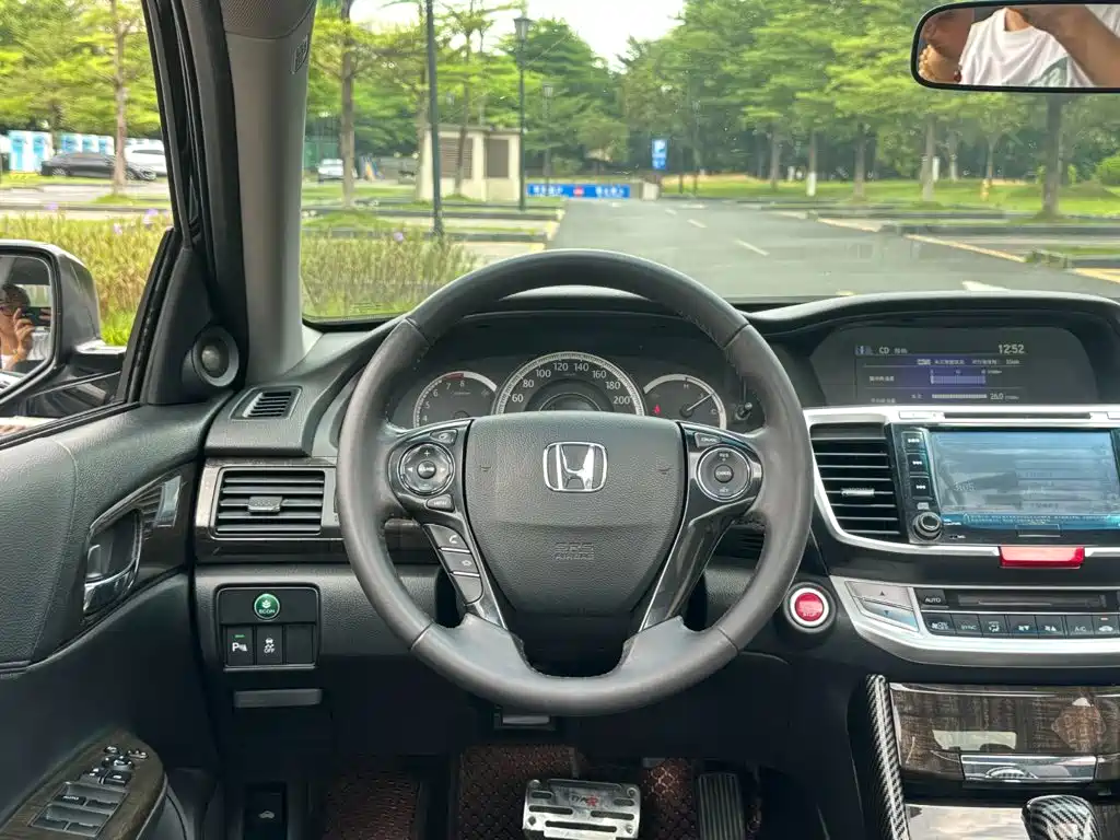 Honda Accord — миниатюра 7