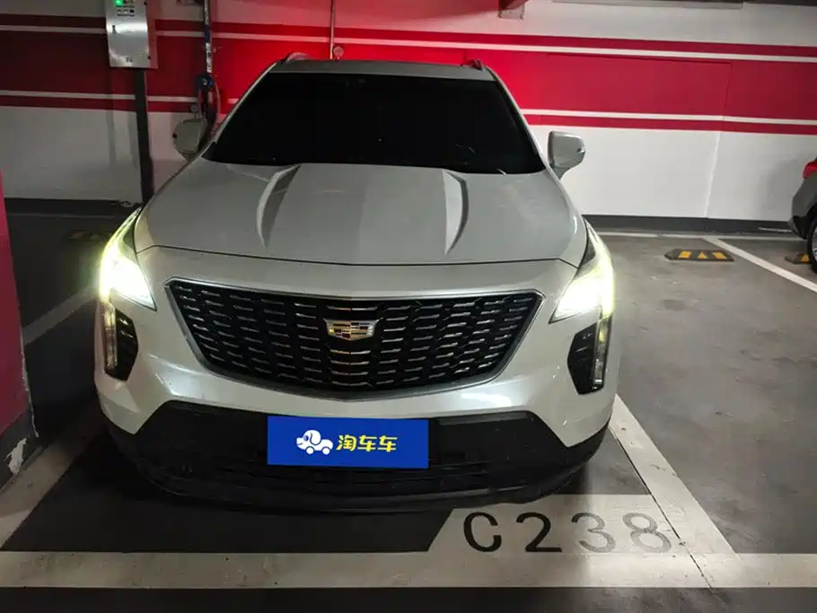 CADILLAC XT4