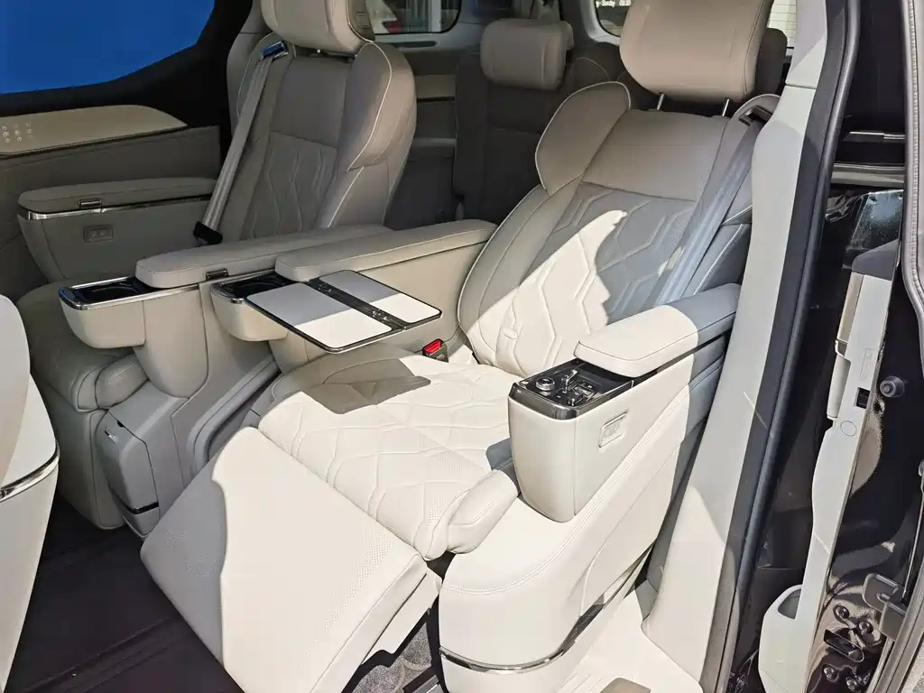 Volvo EM90 — миниатюра 13