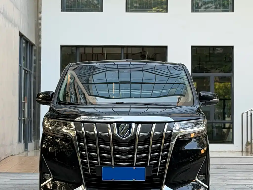 Toyota Alphard — миниатюра 2