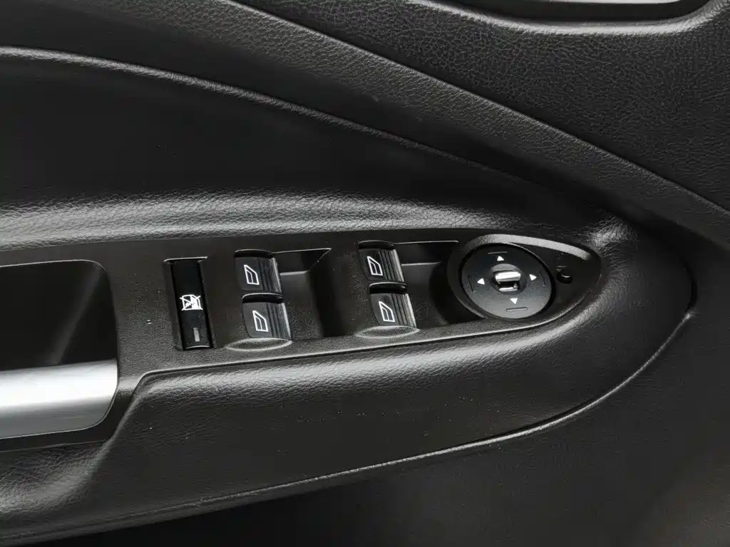 Ford Kuga — миниатюра 9