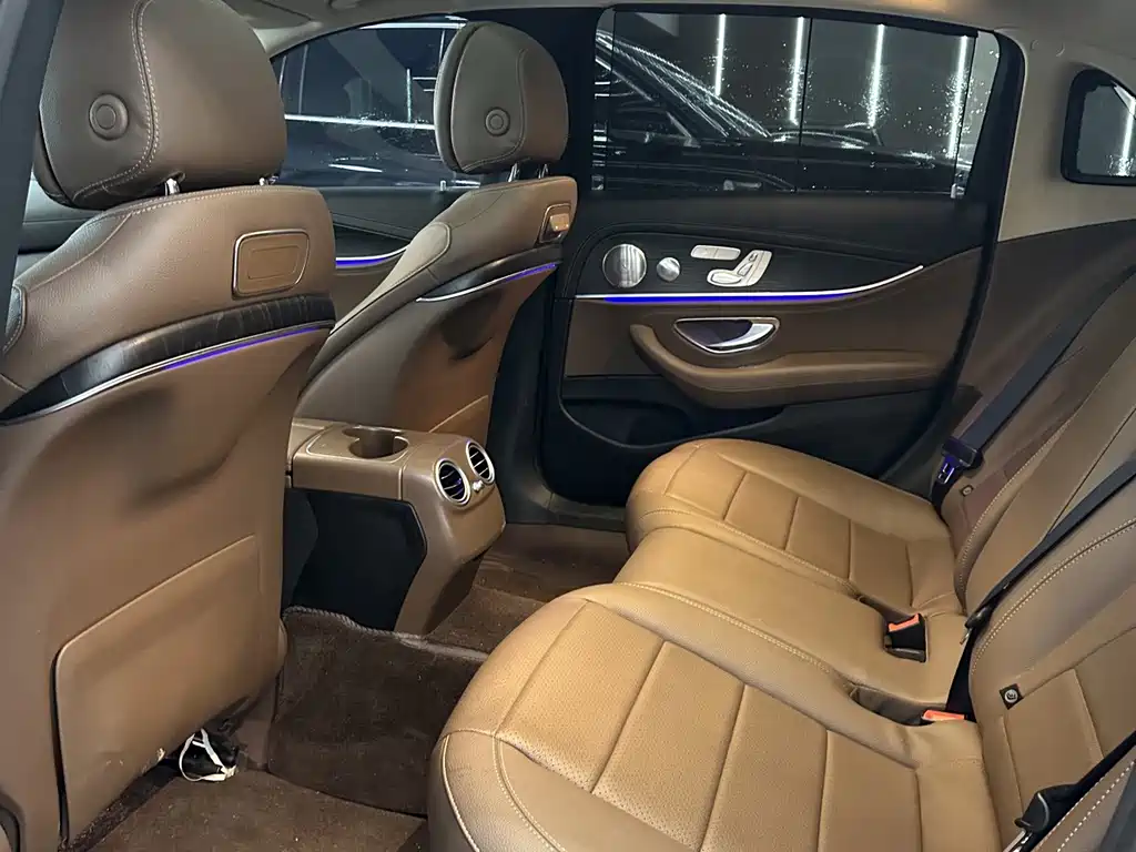 Mercedes-Benz E-Class — миниатюра 5