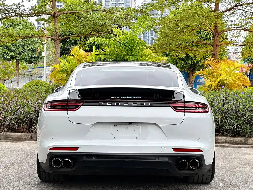PORSCHE PANAMERA