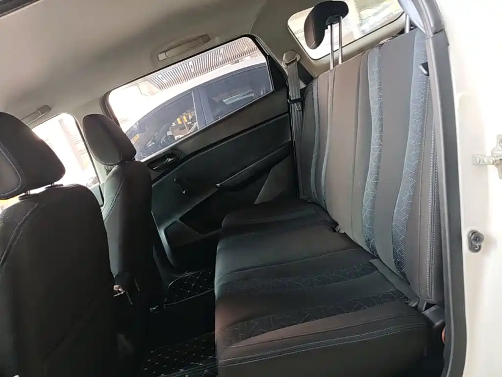 Baojun 310W — миниатюра 17