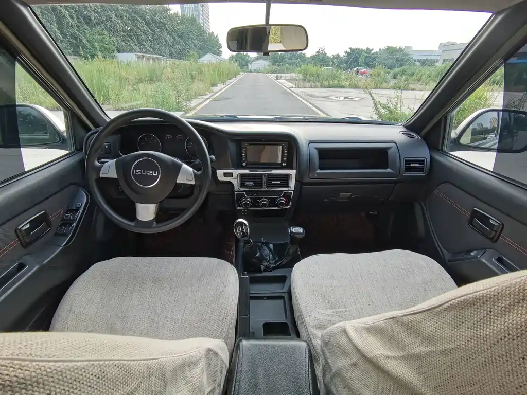 Isuzu Pickup — миниатюра 13