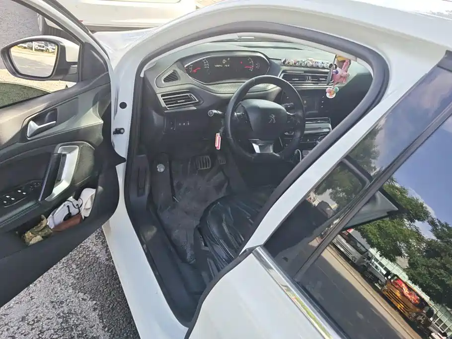 Peugeot 308 — миниатюра 9