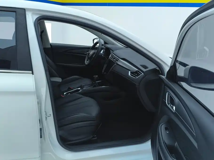 Roewe i5 — миниатюра 8