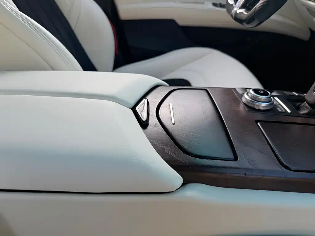 Maserati Quattroporte — миниатюра 11