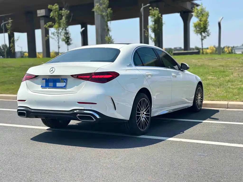 Mercedes-Benz C-Class — миниатюра 6