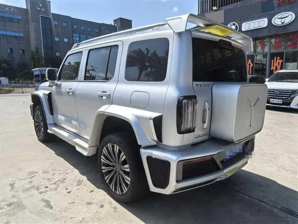 TANK CO CREATION TANK 300