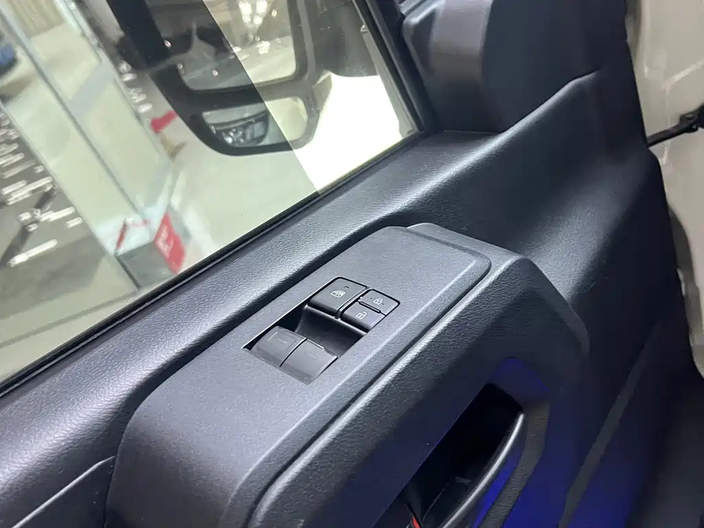 Toyota Hiace — миниатюра 10