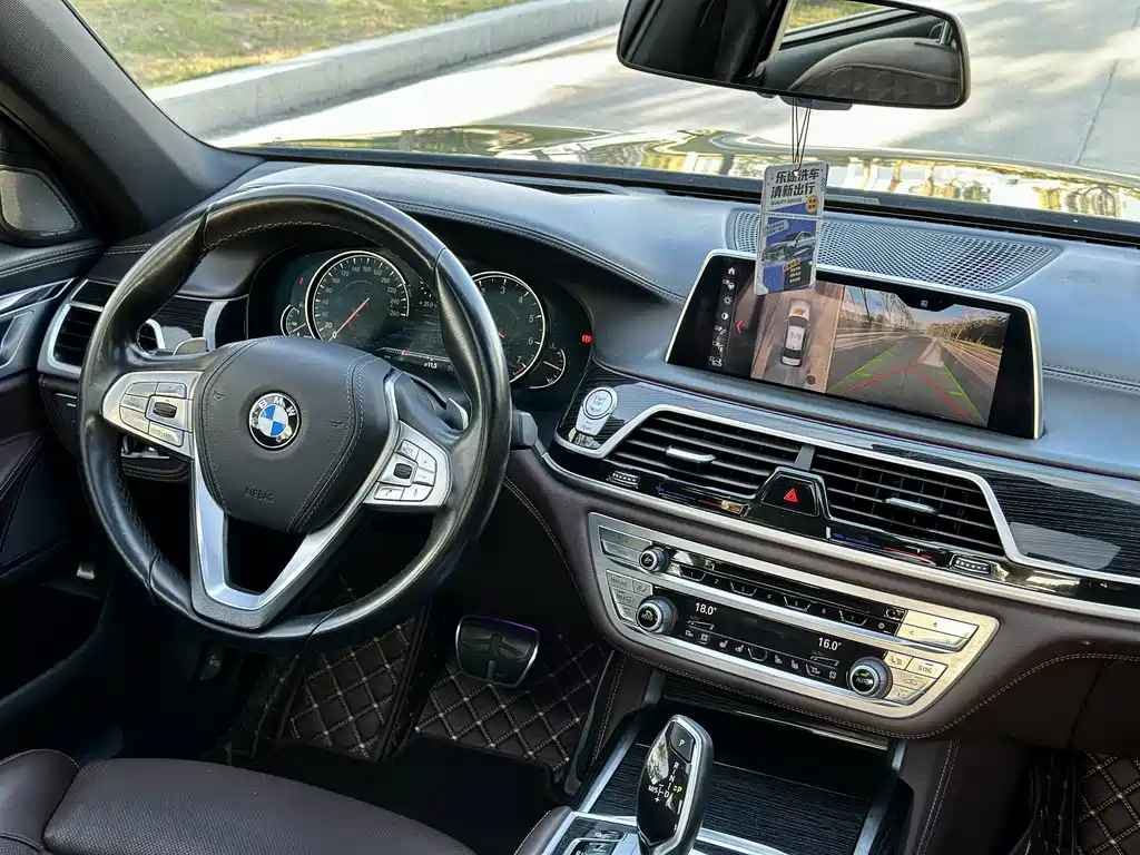 BMW 7 Series — миниатюра 4
