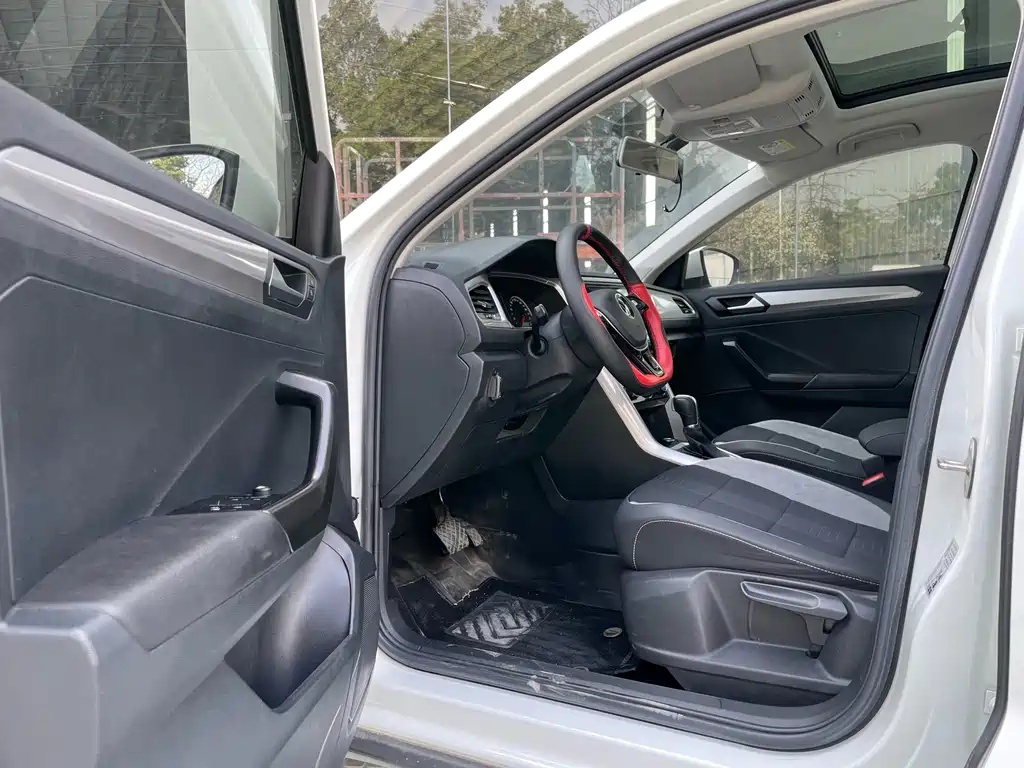 VOLKSWAGEN T ROC EXPLORING SONGS