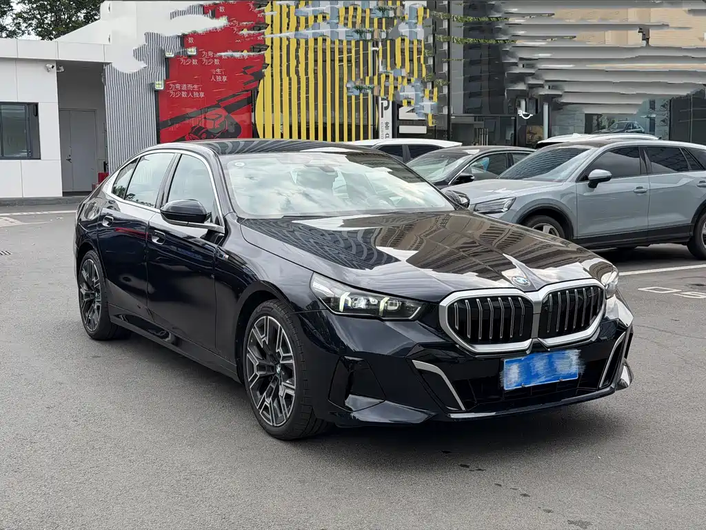 BMW 5 Series — миниатюра 2
