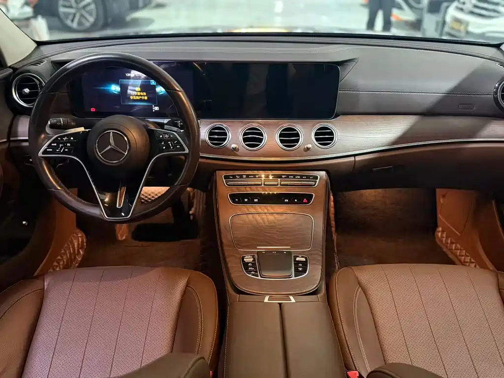 Mercedes-Benz E-Class — миниатюра 5
