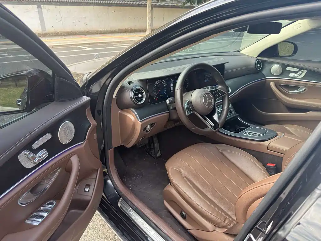 Mercedes-Benz E-Class — миниатюра 4