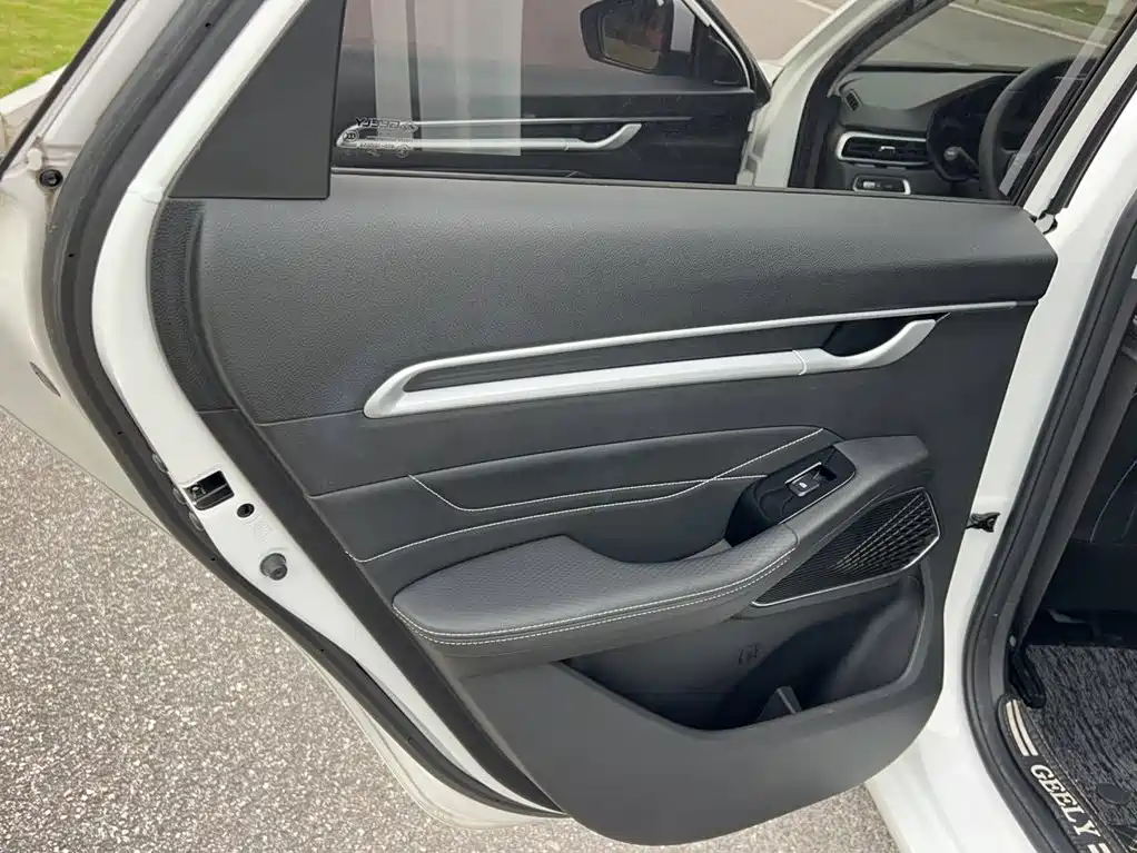 Geely Emgrand — миниатюра 7
