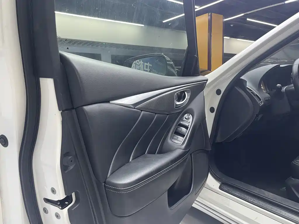 Infiniti Q50L 2016 2.0T
