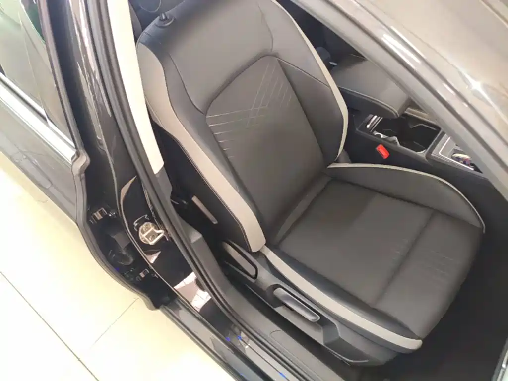 Volkswagen Golf — миниатюра 25