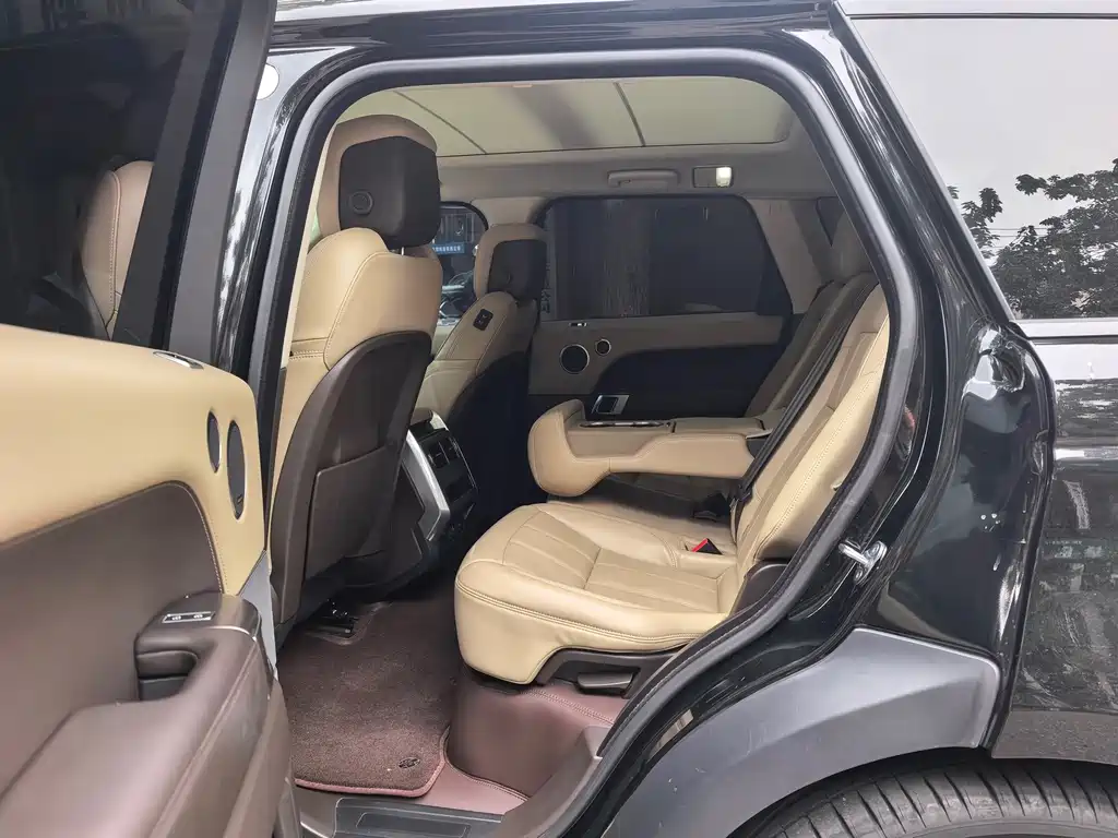 Land Rover Sport PHEV — миниатюра 10