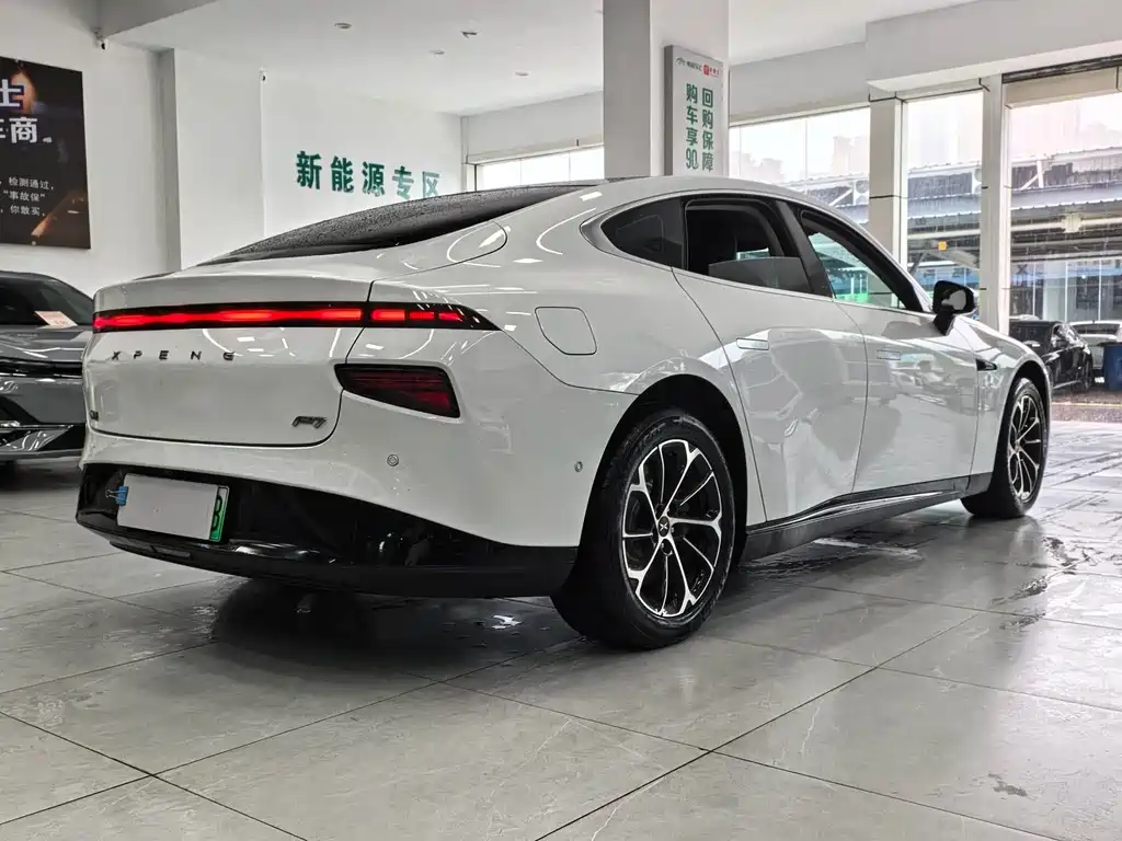 XPeng P7 — миниатюра 12