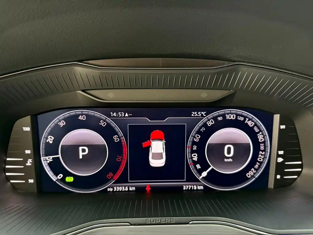 Skoda Superb — миниатюра 10