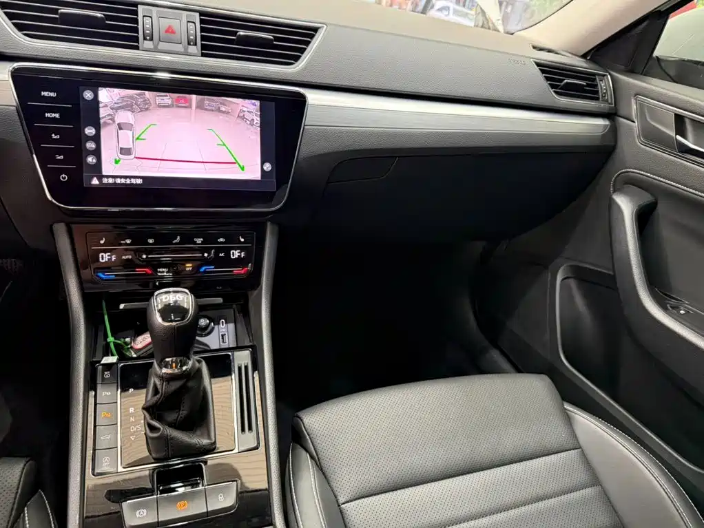 Skoda Superb — миниатюра 12