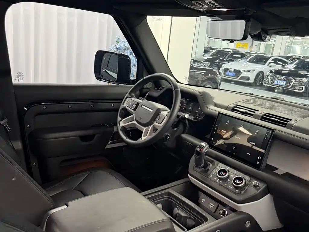 Land Rover Defender — миниатюра 7